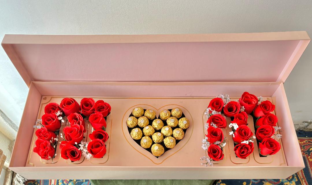 "MOM" BOXED ARRANGEMENT